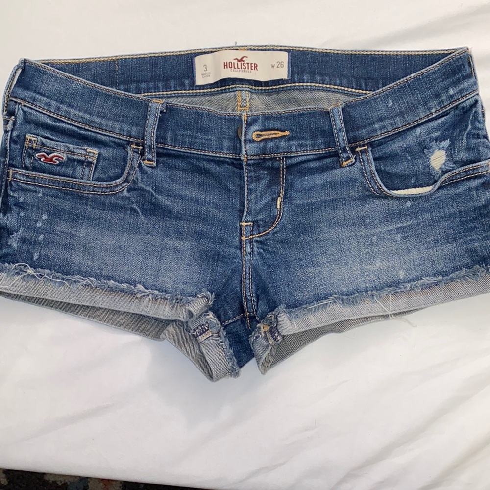 Women’s shorts- Hollister size 3 fit like 1